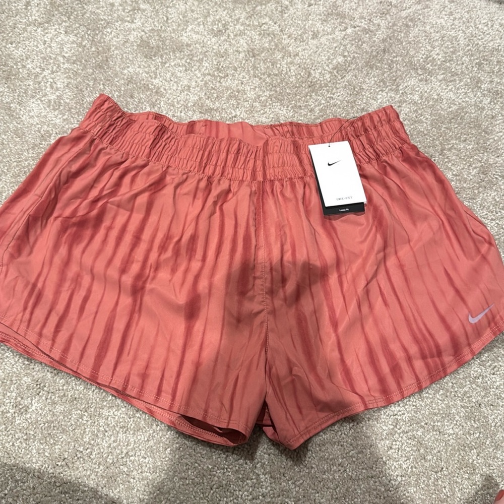 NIKE TRAINING SHORTS
